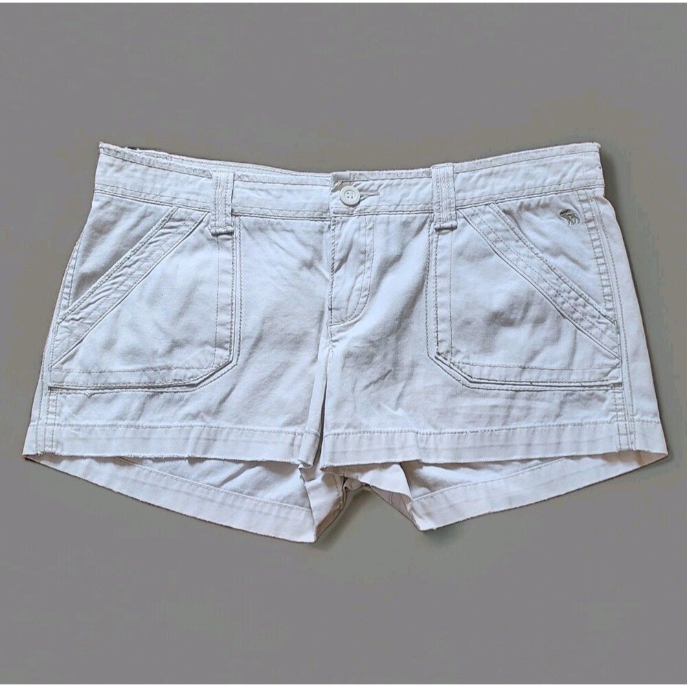 Y2K Abercrombie & Fitch Khaki Shorts – Size 6 – 100% Cotton